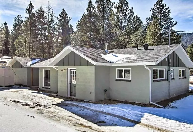 Modern Home W/ Wooded Views: 10 Mi Outside Helena!