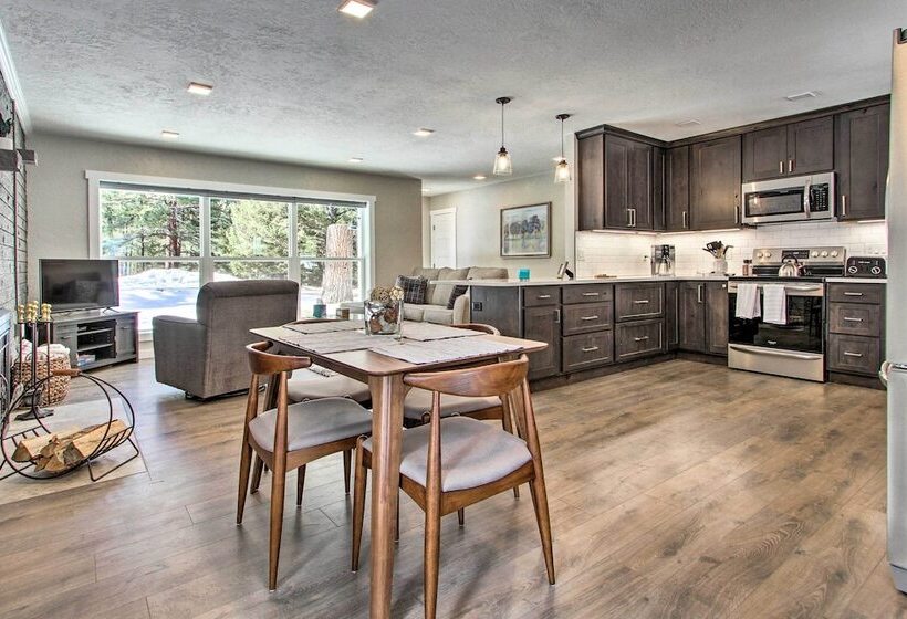 Modern Home W/ Wooded Views: 10 Mi Outside Helena!