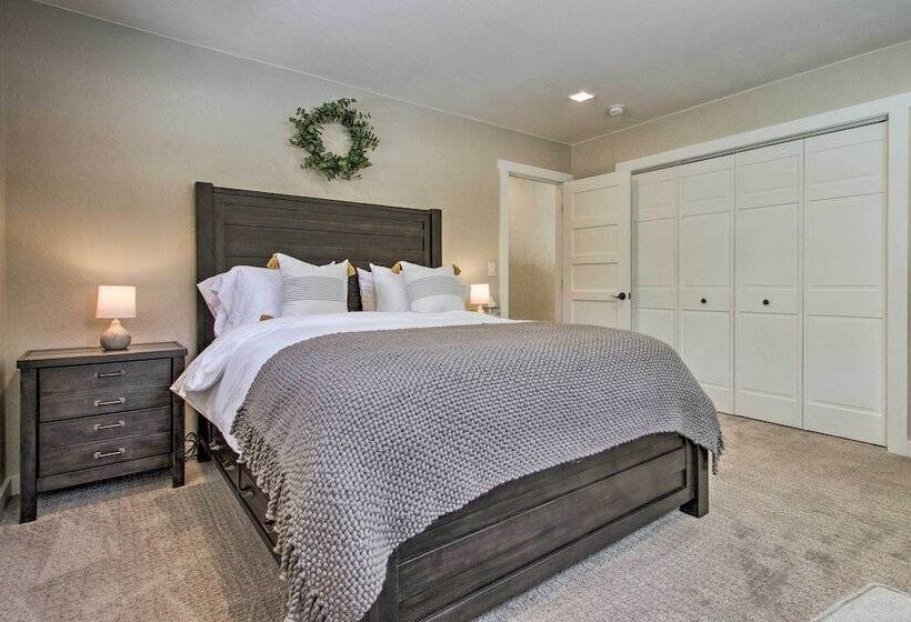 Modern Home W/ Wooded Views: 10 Mi Outside Helena!