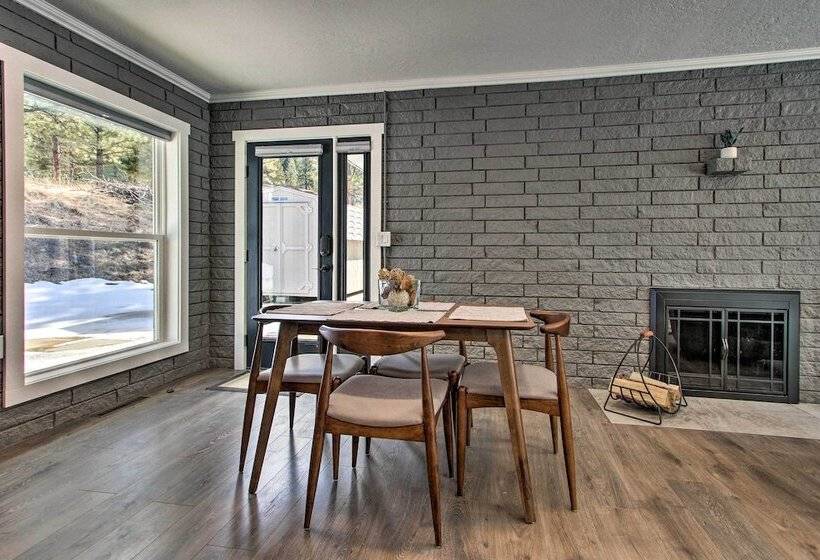 Modern Home W/ Wooded Views: 10 Mi Outside Helena!