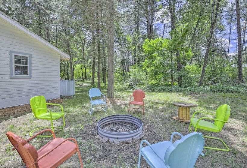 New Cute & Charming Cottage Near Castle Rock Lake!