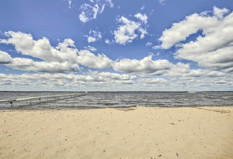 New Cute & Charming Cottage Near Castle Rock Lake!