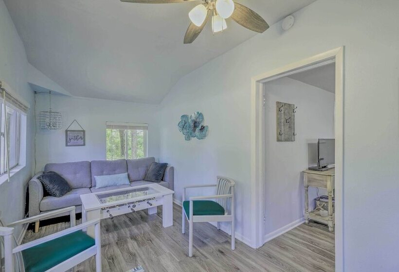 New Cute & Charming Cottage Near Castle Rock Lake!