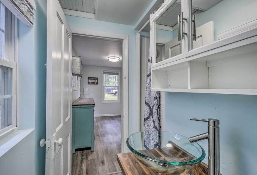 New Cute & Charming Cottage Near Castle Rock Lake!