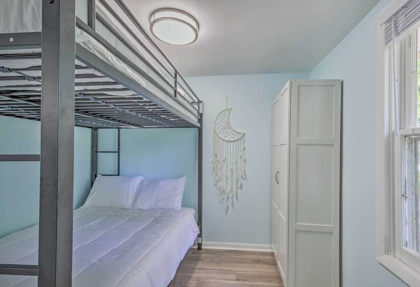 New Cute & Charming Cottage Near Castle Rock Lake!