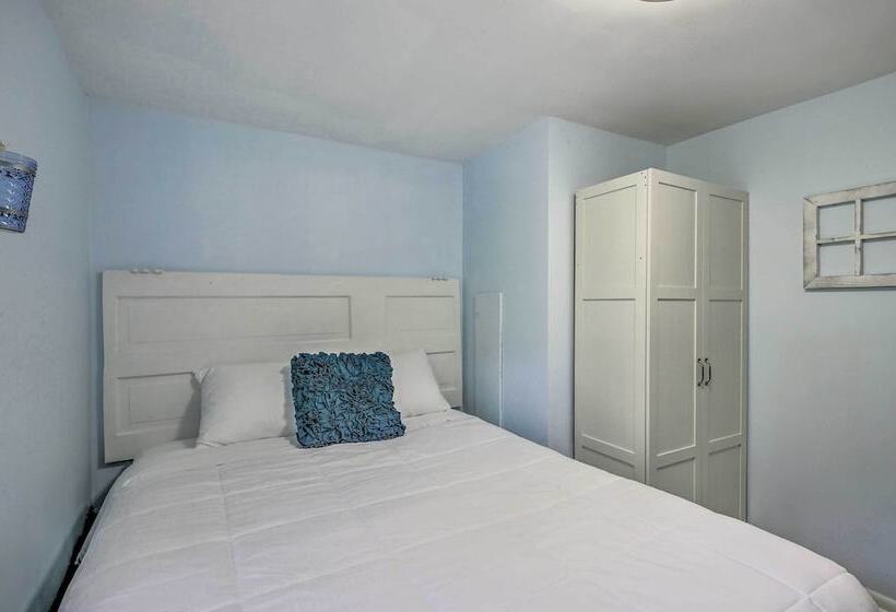 New Cute & Charming Cottage Near Castle Rock Lake!