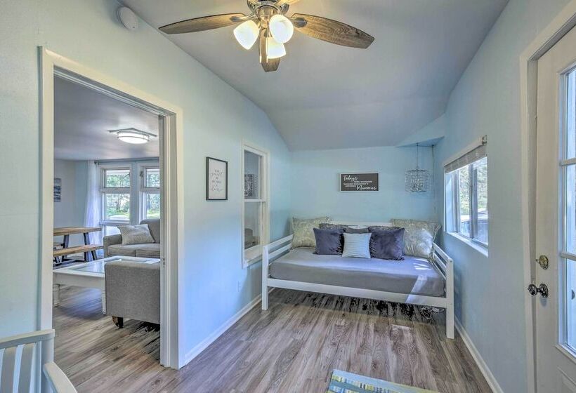 New Cute & Charming Cottage Near Castle Rock Lake!