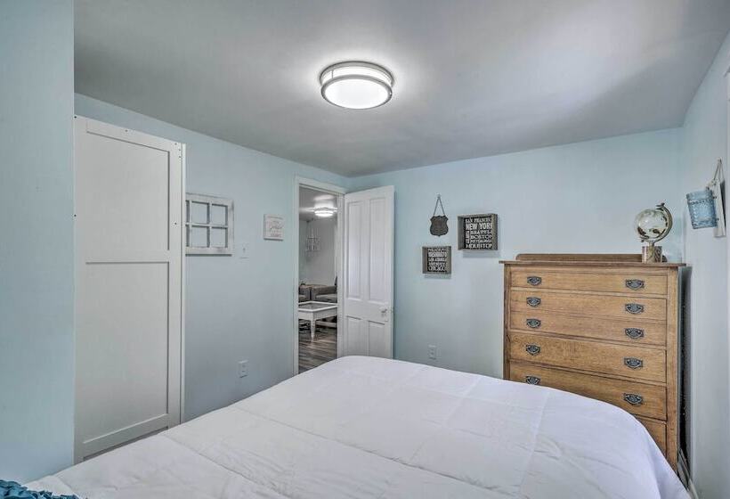 New Cute & Charming Cottage Near Castle Rock Lake!