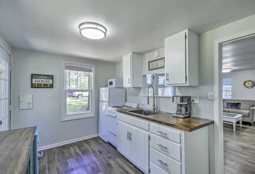 New Cute & Charming Cottage Near Castle Rock Lake!