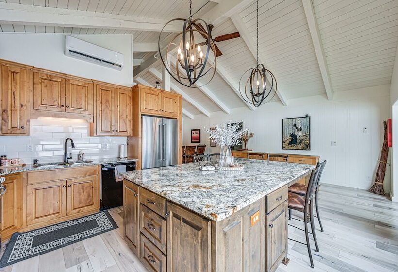 Lakeside Whitefish Cottage W/ Private Hot Tub!