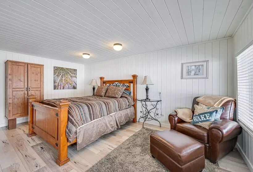 Lakeside Whitefish Cottage W/ Private Hot Tub!