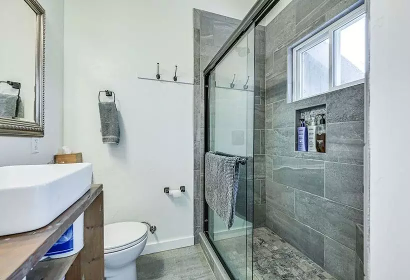 Lakeside Whitefish Cottage W/ Private Hot Tub!