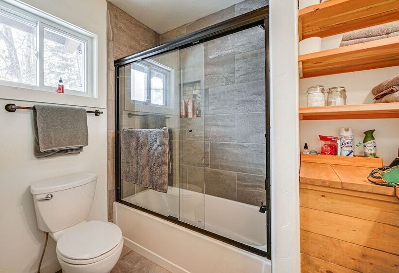 Lakeside Whitefish Cottage W/ Private Hot Tub!