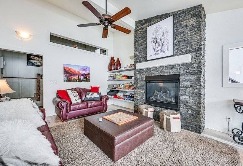 Lakeside Whitefish Cottage W/ Private Hot Tub!