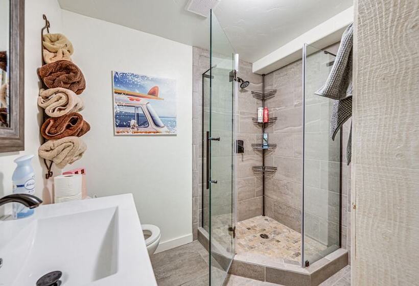 Lakeside Whitefish Cottage W/ Private Hot Tub!