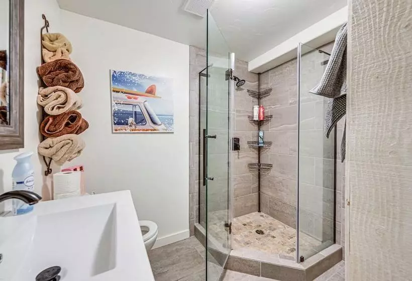 Lakeside Whitefish Cottage W/ Private Hot Tub!