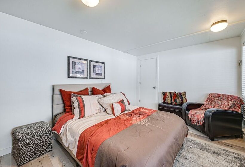 Lakeside Whitefish Cottage W/ Private Hot Tub!