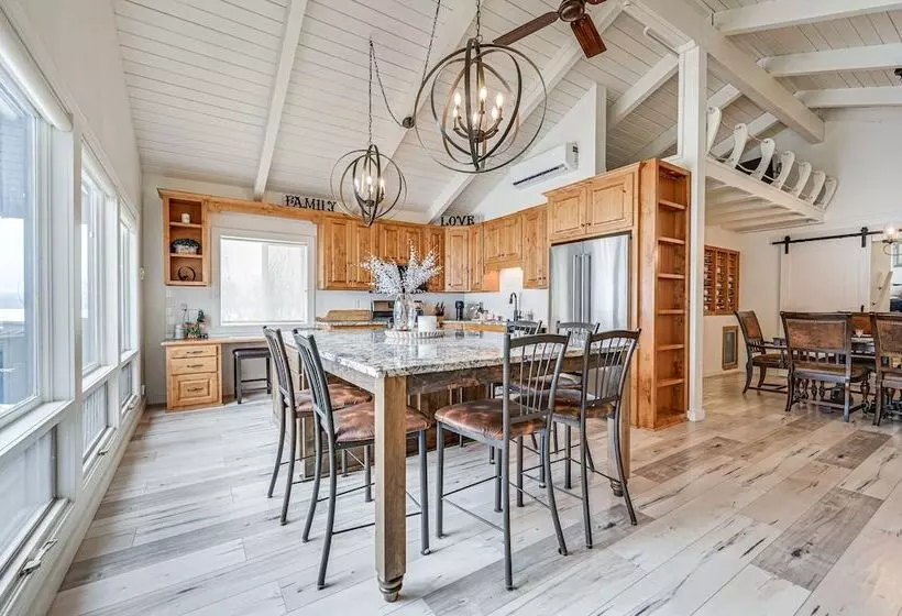 Lakeside Whitefish Cottage W/ Private Hot Tub!