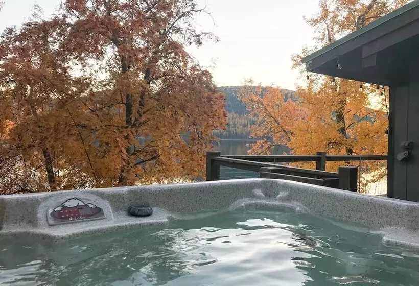 Lakeside Whitefish Cottage W/ Private Hot Tub!
