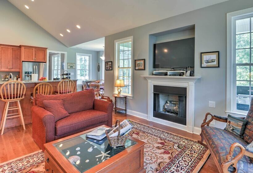 Oriental House On 1 Acre W/ Wraparound Porch!