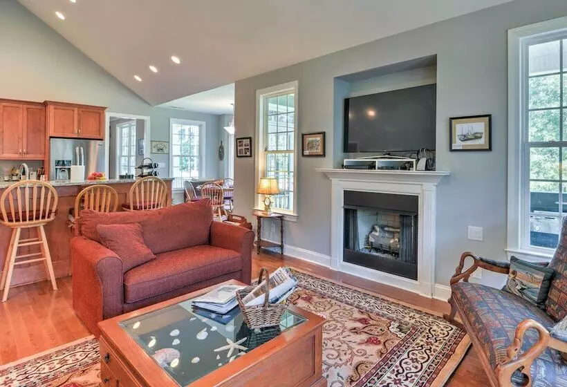 Oriental House On 1 Acre W/ Wraparound Porch!