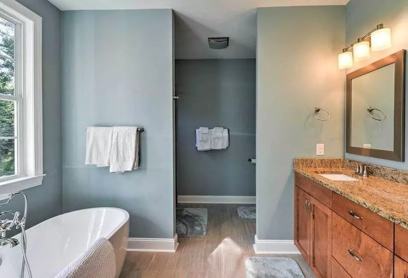 Oriental House On 1 Acre W/ Wraparound Porch!