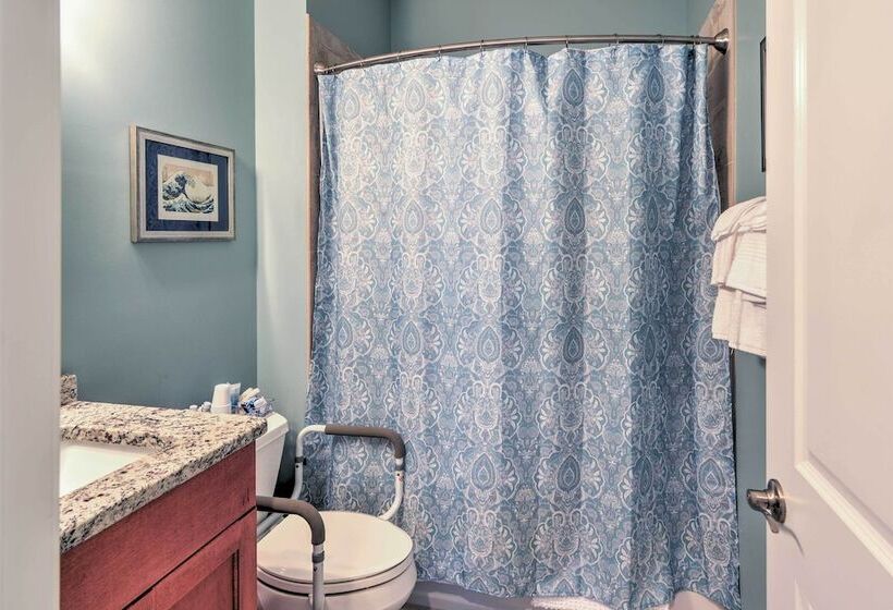 Oriental House On 1 Acre W/ Wraparound Porch!