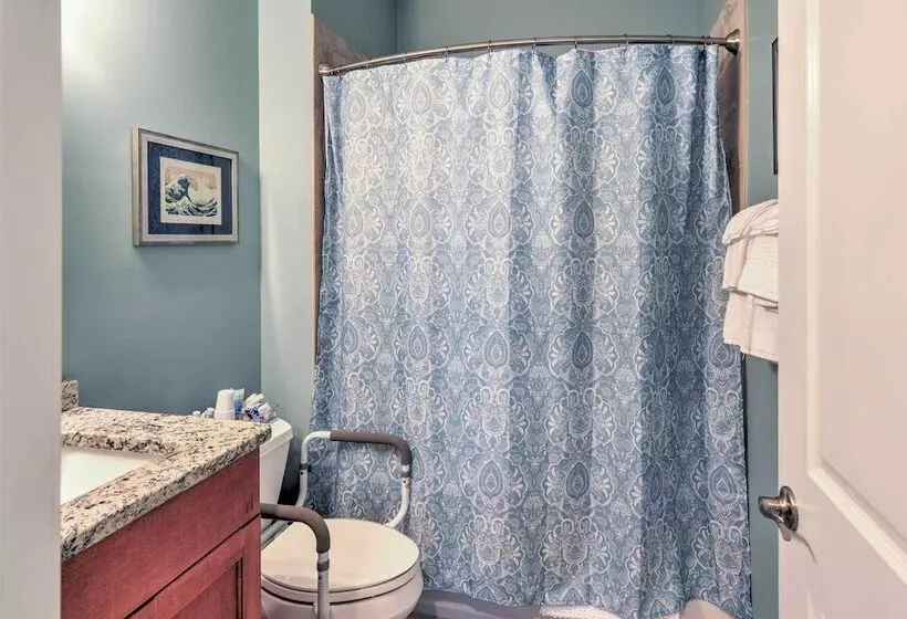 Oriental House On 1 Acre W/ Wraparound Porch!