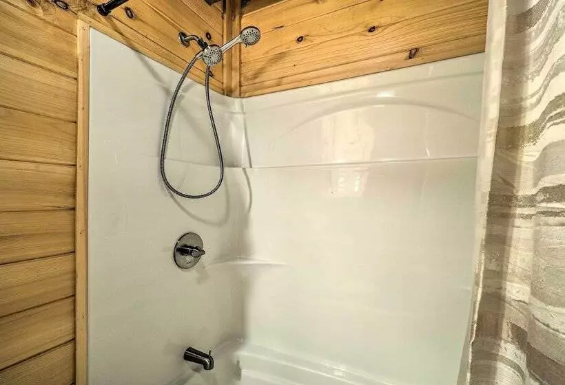 Peaceful Decatur Cabin W/ Grill & Fire Pit!