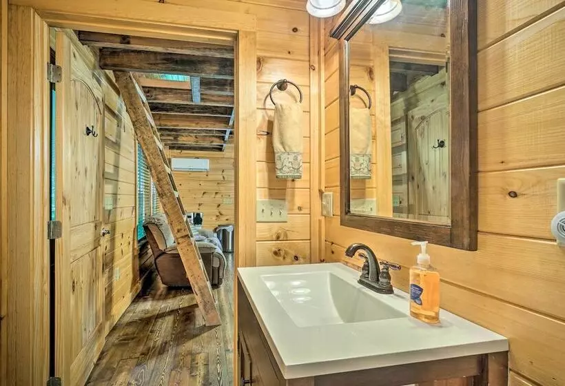 Peaceful Decatur Cabin W/ Grill & Fire Pit!