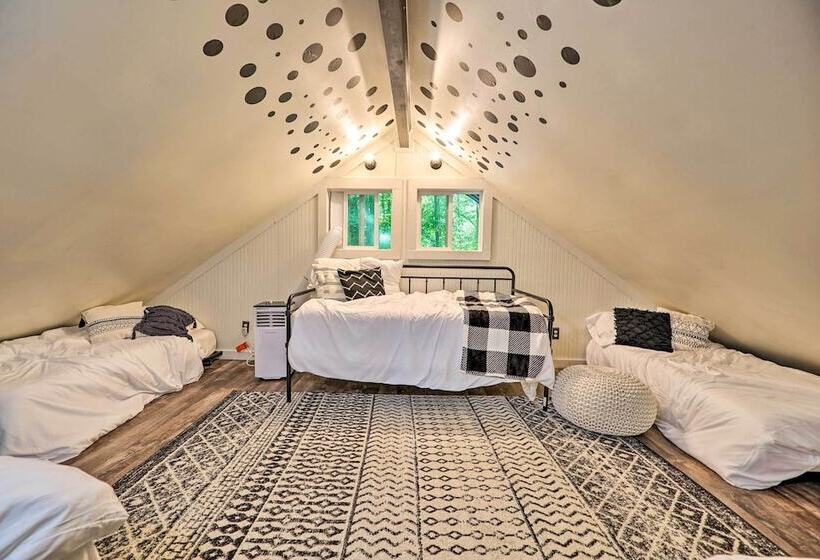 Pet Friendly Stanwood Sanctuary W/ Fire Pit!