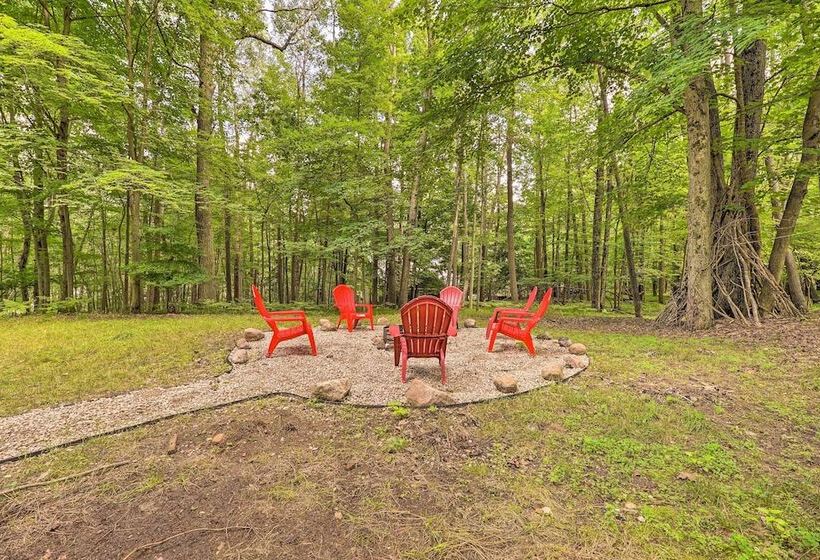 Pet Friendly Stanwood Sanctuary W/ Fire Pit!
