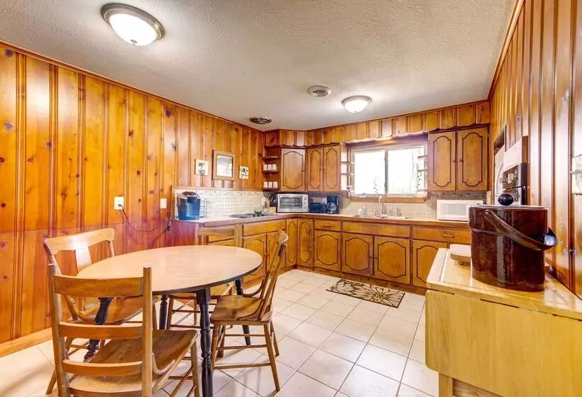 Pet Friendly Youngstown Cottage W/ Yard