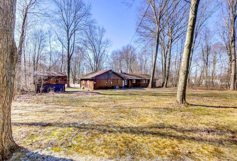 Pet Friendly Youngstown Cottage W/ Yard