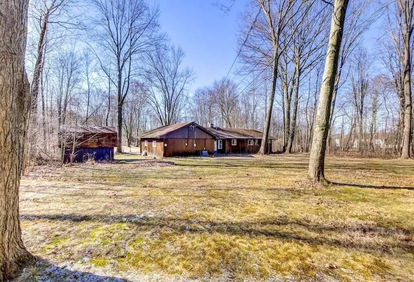 Pet Friendly Youngstown Cottage W/ Yard