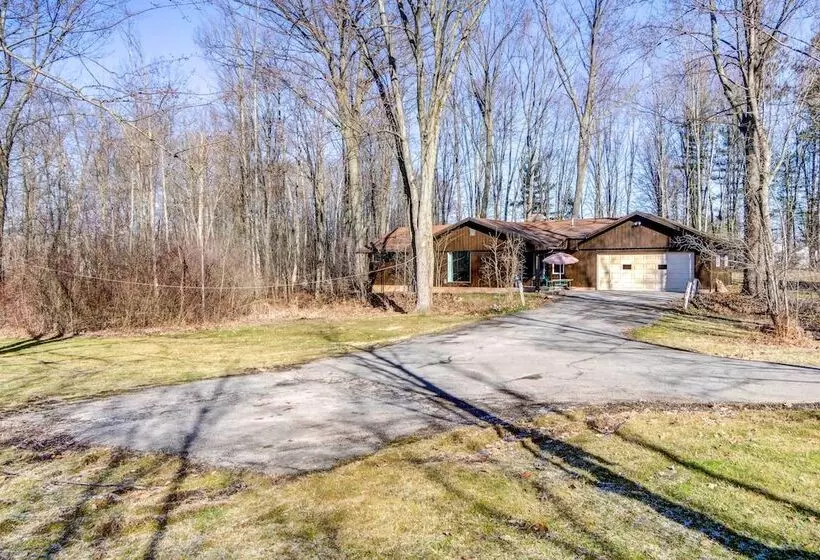 Pet Friendly Youngstown Cottage W/ Yard