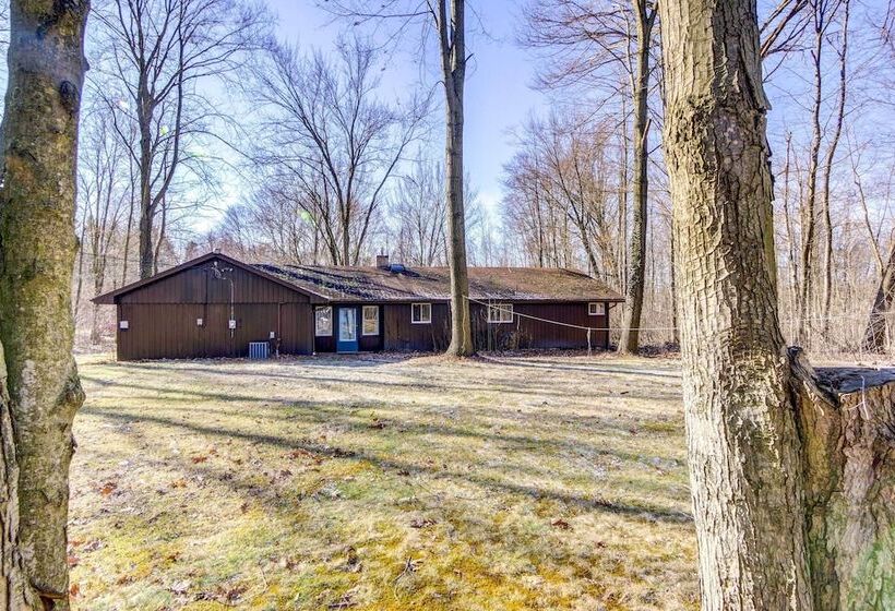 Pet Friendly Youngstown Cottage W/ Yard