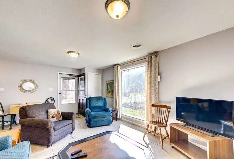 Pet Friendly Youngstown Cottage W/ Yard