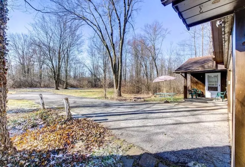 Pet Friendly Youngstown Cottage W/ Yard