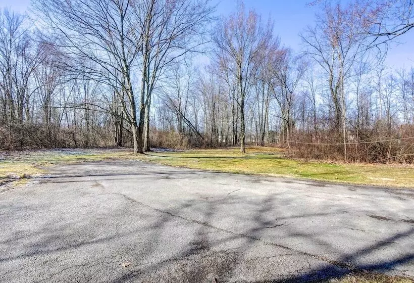 Pet Friendly Youngstown Cottage W/ Yard