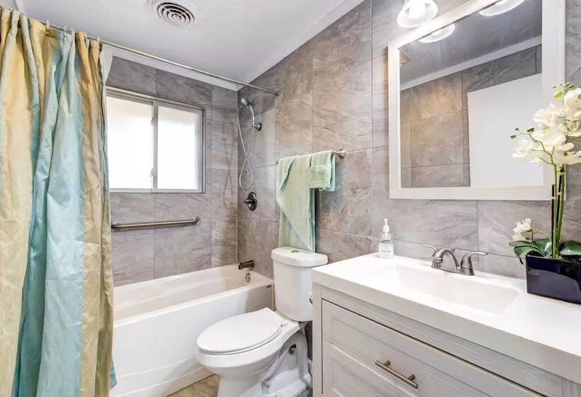 Pet Friendly Youngstown Cottage W/ Yard