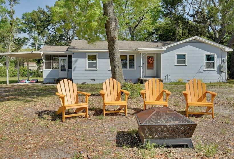 Retro Bay Cottage Near Destin, Dog Friendly!