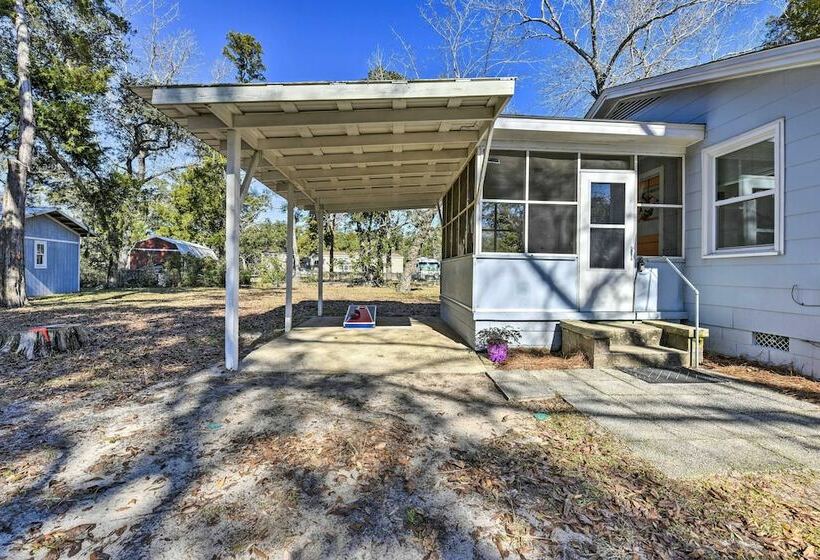 Retro Bay Cottage Near Destin, Dog Friendly!