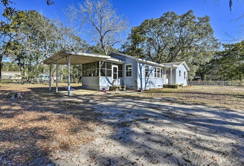 Retro Bay Cottage Near Destin, Dog Friendly!