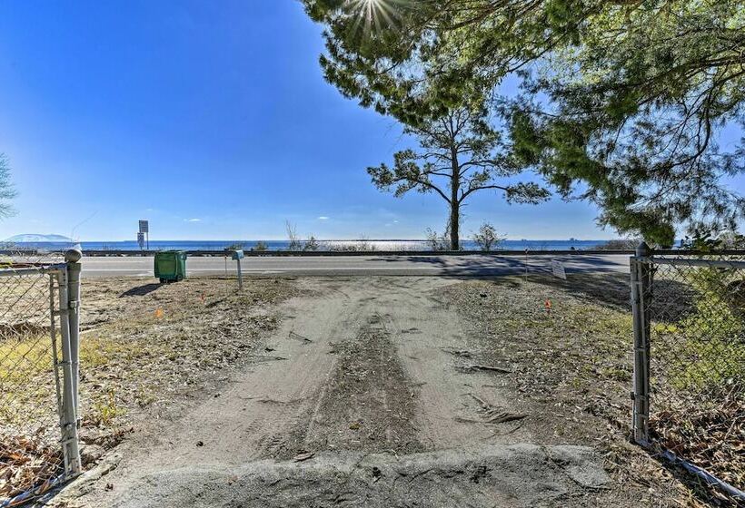 Retro Bay Cottage Near Destin, Dog Friendly!