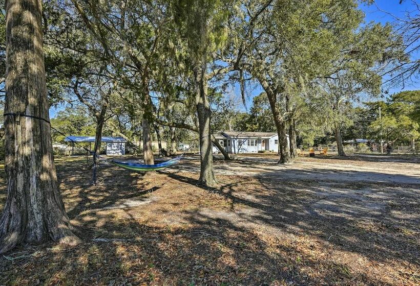 Retro Bay Cottage Near Destin, Dog Friendly!