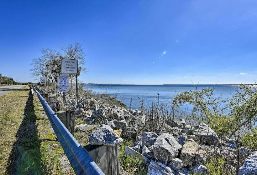 Retro Bay Cottage Near Destin, Dog Friendly!