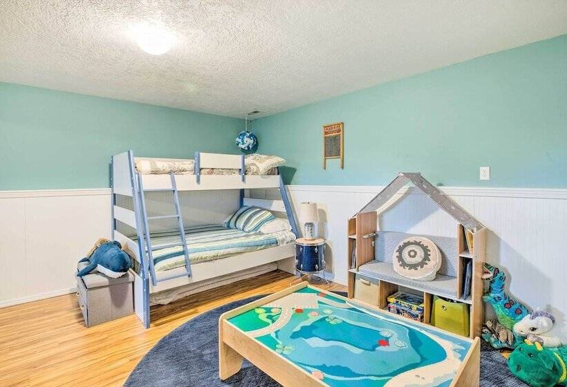 Rockaway Beach Vacation Rental: Walk To Ocean