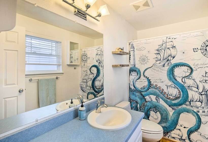 Rockaway Beach Vacation Rental: Walk To Ocean