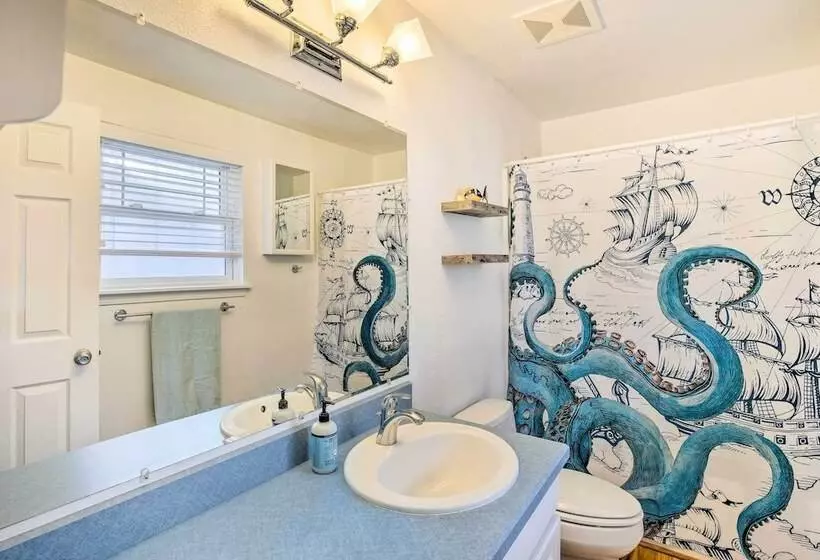 Rockaway Beach Vacation Rental: Walk To Ocean